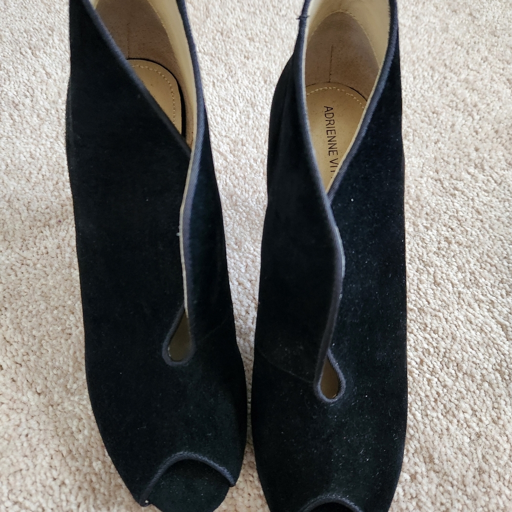 New Adrienne Vittadini Peptoe Bootie